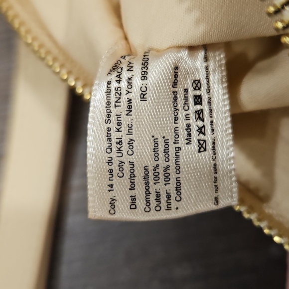 NWOT Burberry Cream Wristlet Clutch + Accessories Set - Picture 14 of 14